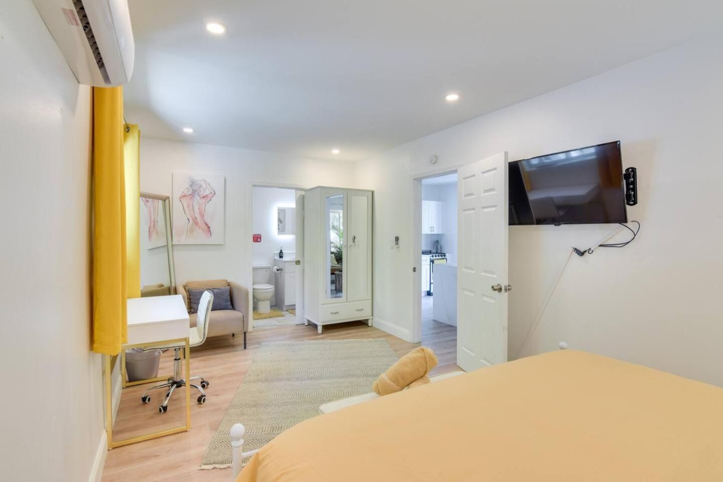 Beautiful Casita With King Bed And Private Patio Close To Calle 8, Mia Airport, Coral Gables Miami Dış mekan fotoğraf